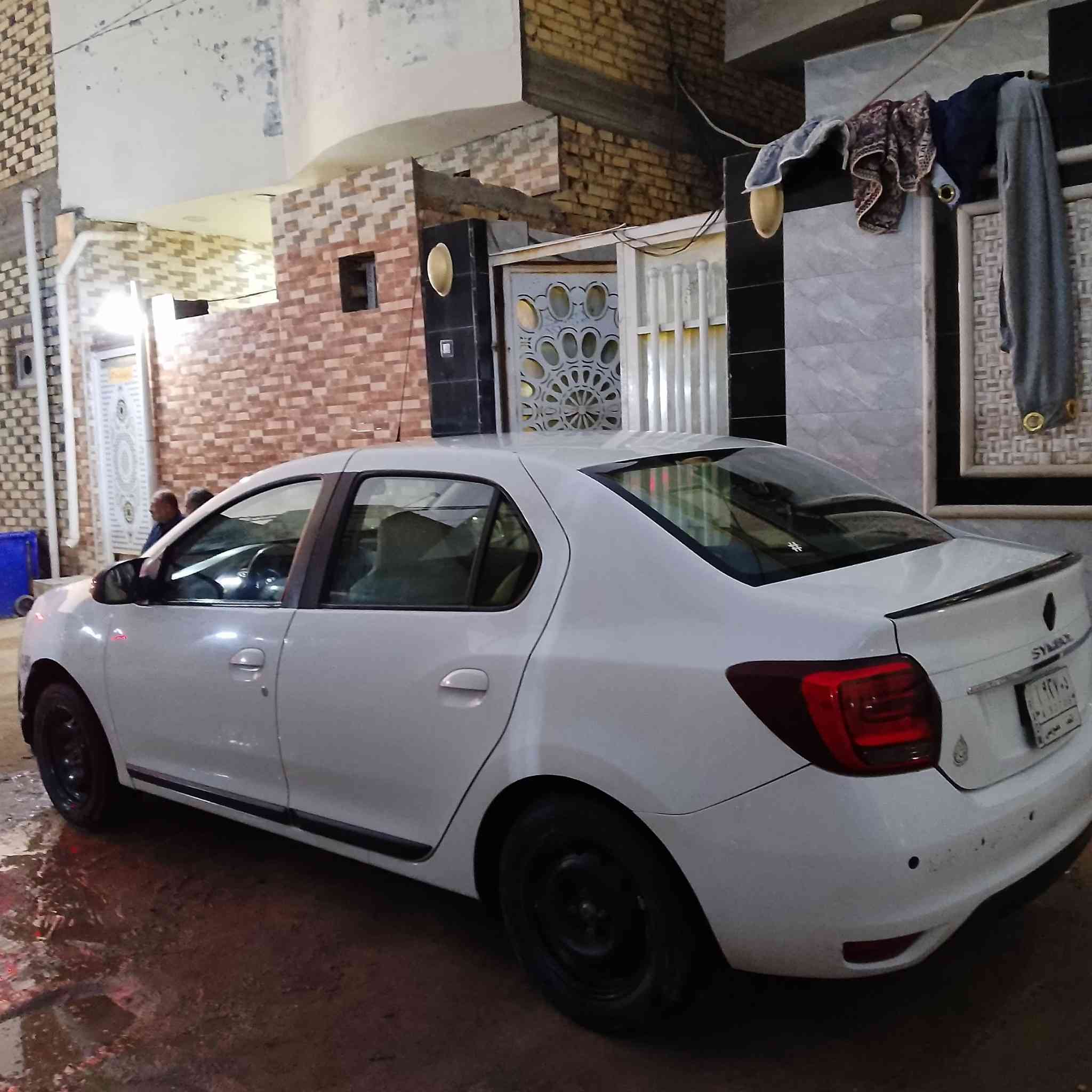 سياره رينوا سمبل موديل 2021 للبيع رقم نجف ألماني السيارة مبدله قطعتين وبيه ضربة شاصي أمامي صوب العبري والمكينه بيه بخار الاستفسار على هذا الرقم *********** السعر 63 ورقه وبيه مجال
