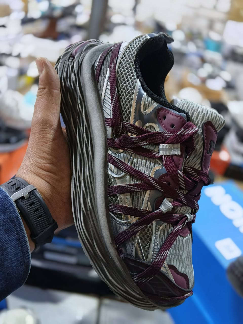 الكارتون 15 قطعه
سعر القطعه 10 الاف 
يوجد توصيل 🚖 
للحجز واتساب ☎️ 
***********
