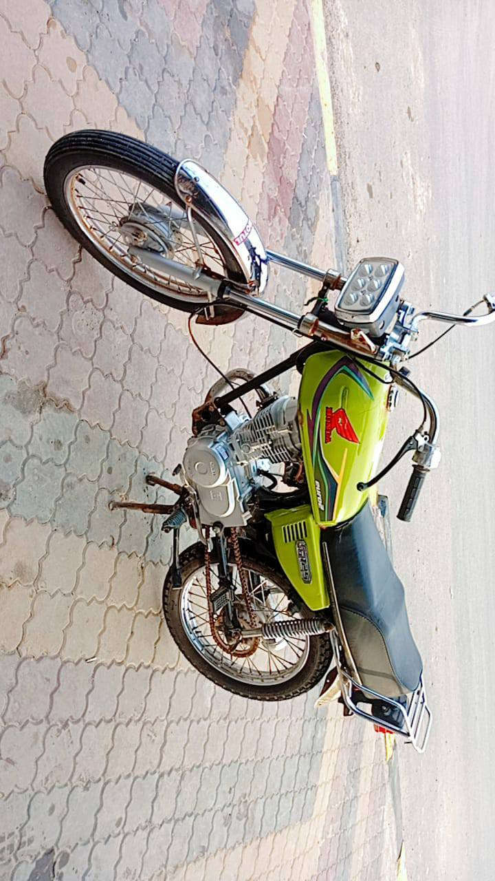 دراجه نامه شلامجة اصلي مديل 2021
مكينه جديده اصلي شلامجه صارله شهر تبديله مادهن وحده 
دراجة اوراق كامله تانكي وصفاحيات جدد مكاني الناصرية مركز 
السعر 900
للاستفسار الاتصال ع الرقم ***********
