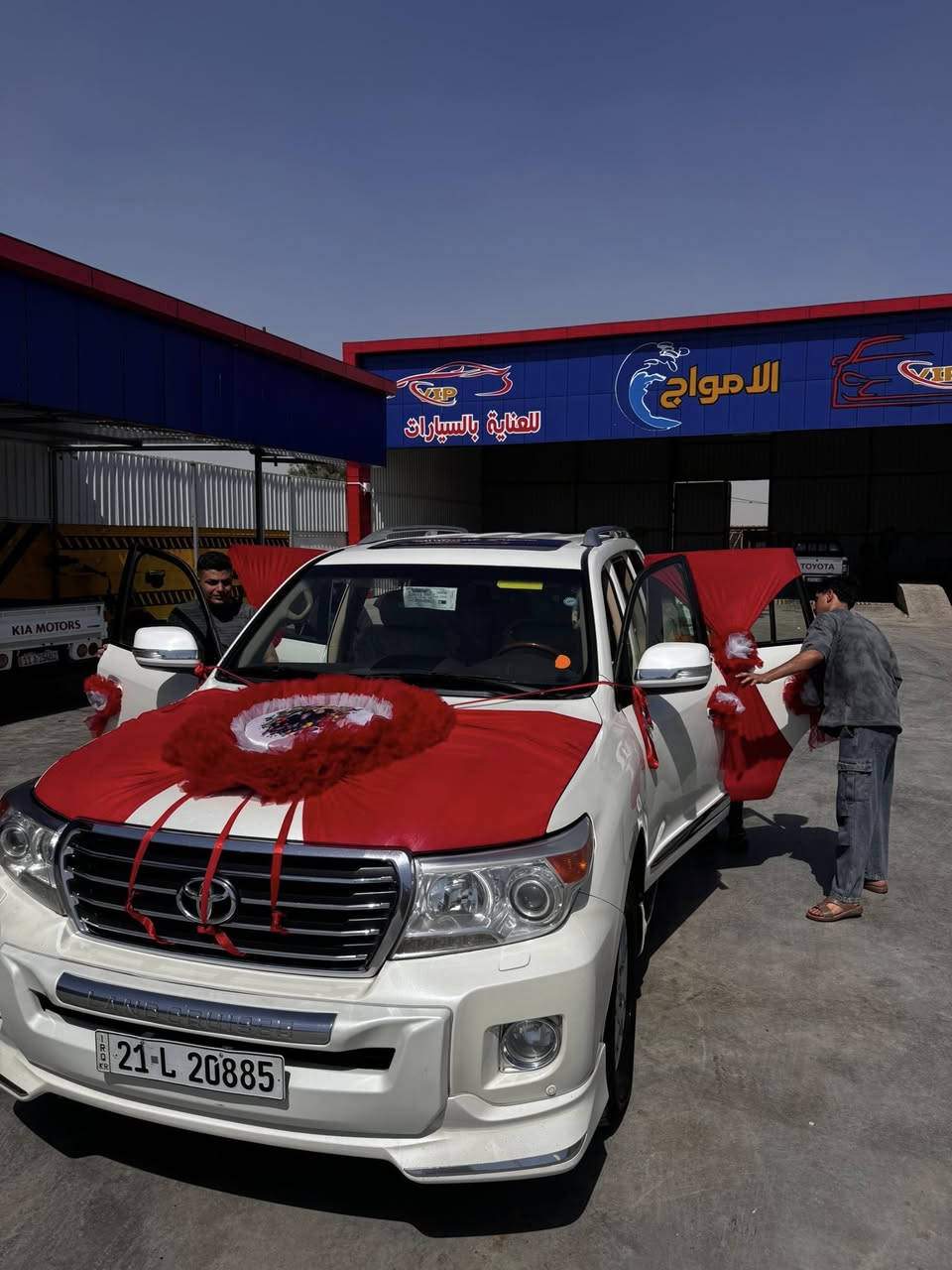 محطه عسل وتبديل زيوت بوليش حمام تزيين سيارات اعراس كامله للبيع او الايجار  تحتوي على 4 جكات ورنبه بيهة 2تانكيات ابو 20 40 الف لتر مولد دويز 100 كيفي 3 بطحيات او عموديه وحده شغل درجه اوله غرفه عمل مطبخ استراحه  كلشي موجود  تواصل *********** واتساب
عنوان بغداد طريق بعقوبه القديم السياحي قرب معمل العاز الرصافه 
عدم  التفرغ
