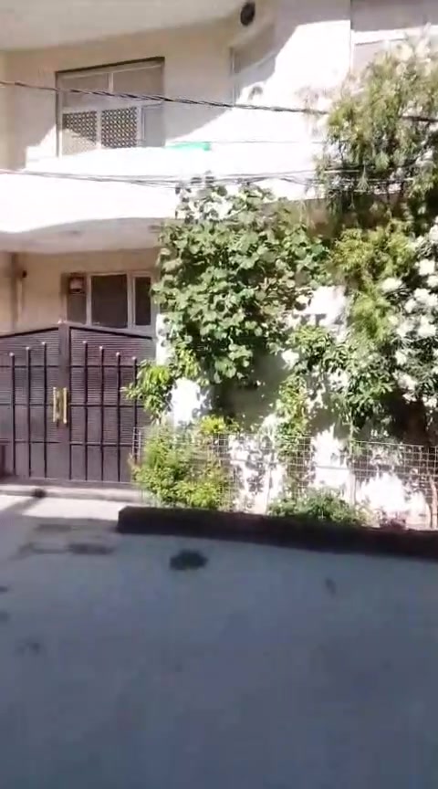 دار للبيع مساحة 160متر طابو زراعي سند 25 طابقين بناء مرتب عنوان الدار ديالى بعقوبة المنجرة شارع الحمام للمعلومات مراجعة مكتبنا الكائن في بعقوبة ام العظام الشارع العام او الاتصال على الرقم الموجود ***********
