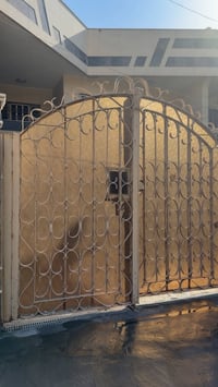 باب خارجي حديد ثكيل للبيع حي البنوك  ٠٧٧١١١٢٢٢٦٢