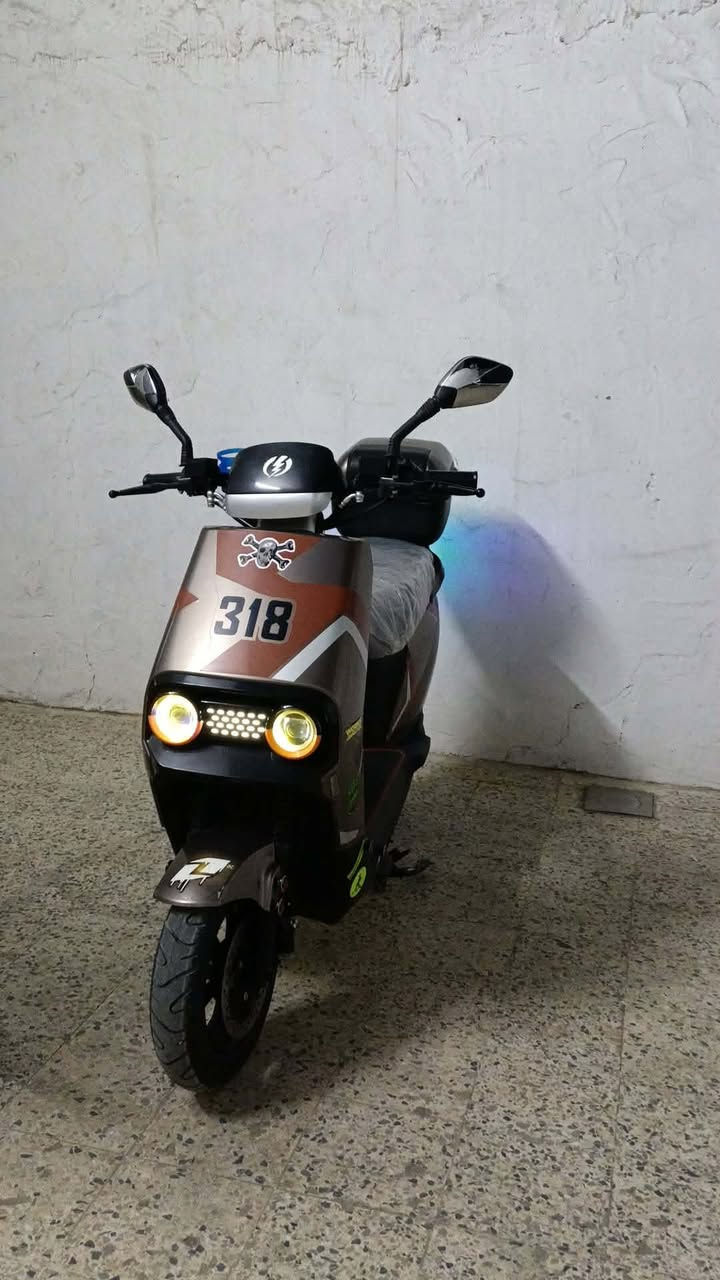 مطور شحن 318
لايت زينون عالي ناصي 

سرعه 99 

شحنه وحده تمشيك 60 كيلو

نظام رجوع R

بطاريات  6 دبل شرط ال فحص 

ملف ٢٠٠٠

مانع انزلاق 

حساس بريك 

تشغيل عن بعد 

تشغيل  دبل إشاره 

مواصفاته معروفه 

عنوان موصل الايمن.  ه‍.   ‍***********
