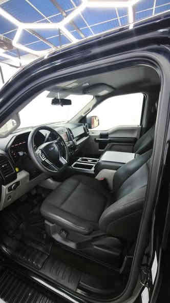 السلام عليكم 
فورد F150 STX 
2018 رقم بصره مشروع وطني تحويل مباشر 
مكينه 8 سلندر 5000
كير تعليك 10 نمر 
باب طويل بدي قصير مرغوب
السيارة كلين تايتل بدون ضربه بدون صبغ بدون تبديل ولا ايرباك بيه بارد بجاملغ الامامي الايمن حك 4 اصابع فقط والباقي مكفول 
كير ومكينه وتبريد وضع شركه بلاديات
صدر نظيف 
ماشيه 82 الف ميل سياره جاهزه وجديده بعدها حته سيرفس ممشتغل بيه ولا كلوب مشتغل بلدشبول 
نص مواصفات 
شاشه جبيره وكامره خلفيه وحساسات خلفيه 
فور ويل 3 مودات 
5 وضعيات قياده
شاشه عطلات 
بك لايت لد 
وباقي مواصفات معروفه 
سياره عليه نانو سيراميك جديد 
مكانه بغداد سيديه 
198 وبيها مجال بسيط 
*********** بغداد
