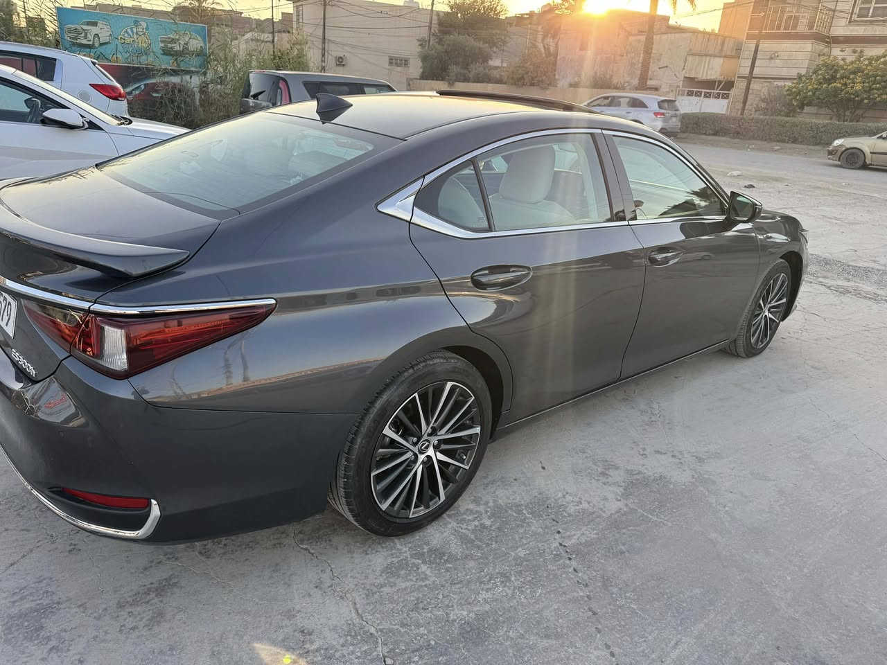 السلام عليكم لكزس es 300h 2024 رقم بغداد حادث جاملغ وبنيد صبغ ماشيه اقل ٣٠ سعر مناسب 
***********
