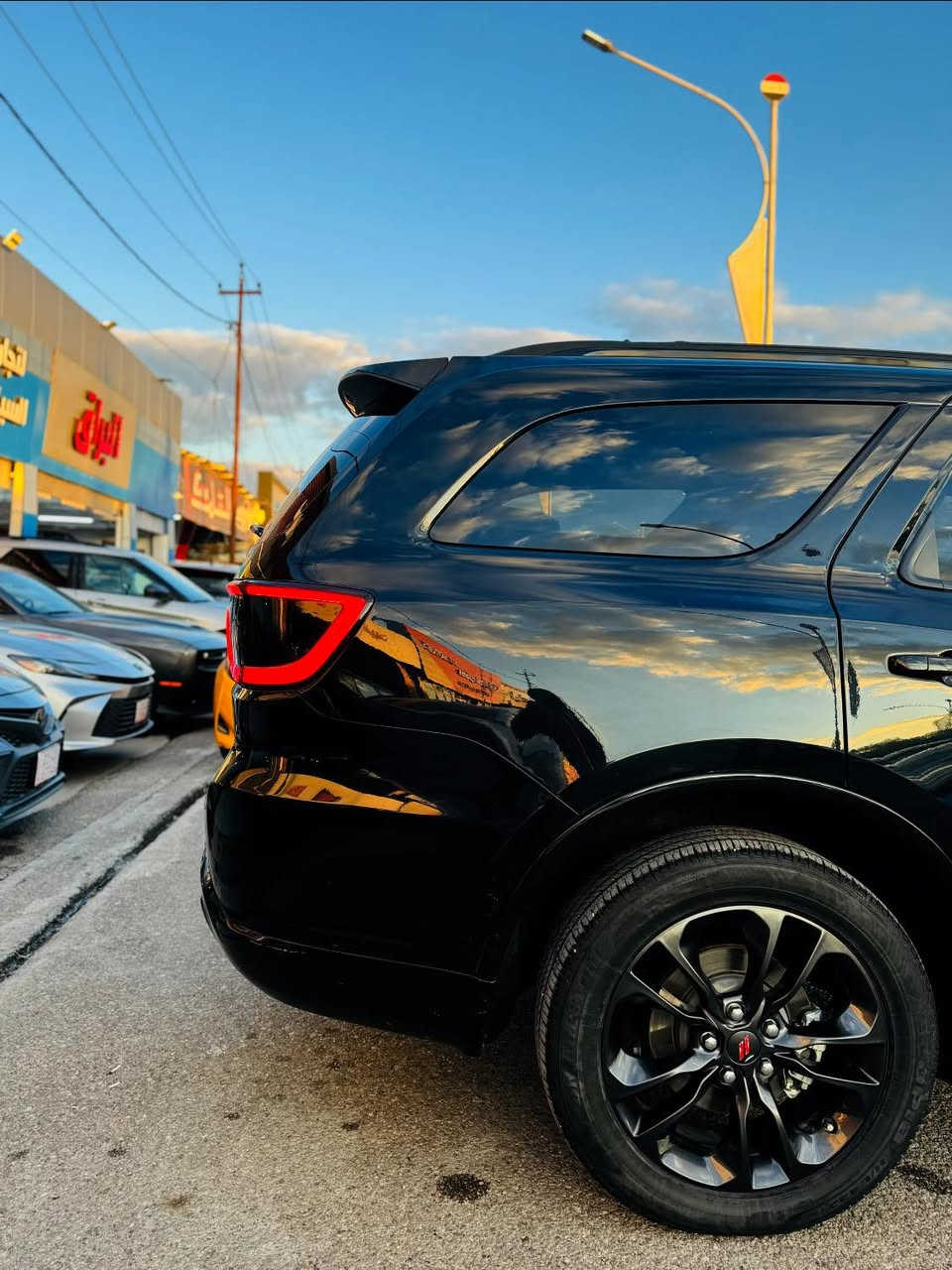 موقع السيارة كركوك. (كاتي تترقم شمال فقط) 
#كاتي 

Dodge Durango SXTبلاص .   V6

الموديل : 2024

#السعر  325$. وبيها مجال  

اللون:  اسود
عداد المسافة : 22الف مايل 

الضرر :  كما موضح في الصور. ايرباك راجع سيستم 

صور امريكا +رقم الشاصي  مرفقات 

بدون رقم وشرط الترقيم- اربيل- سليمانية- دهوك

المواصفات :  SXTبلاص

كراسي جلد 
فتحه سقف 
حساس خلفي
كامره خلفيه
شاشه
بلاجيكتور 
ويل كروم
بصمه تشغيل
تشغيل عن بعد
تحكم ستيرن
نضام ايكو نورمال سبورت
تبريد خلفي
مانع انزلاق
اوتو ستارت
7 راكب
صندوق شفط 

العنوان :كركوك شارع المعارض حي الخضراء 
معرض هشام الحمداني لتجارة السيارات
للاتصالات والاستفسارات👇
***********‏‪
‭***********‬
***********
