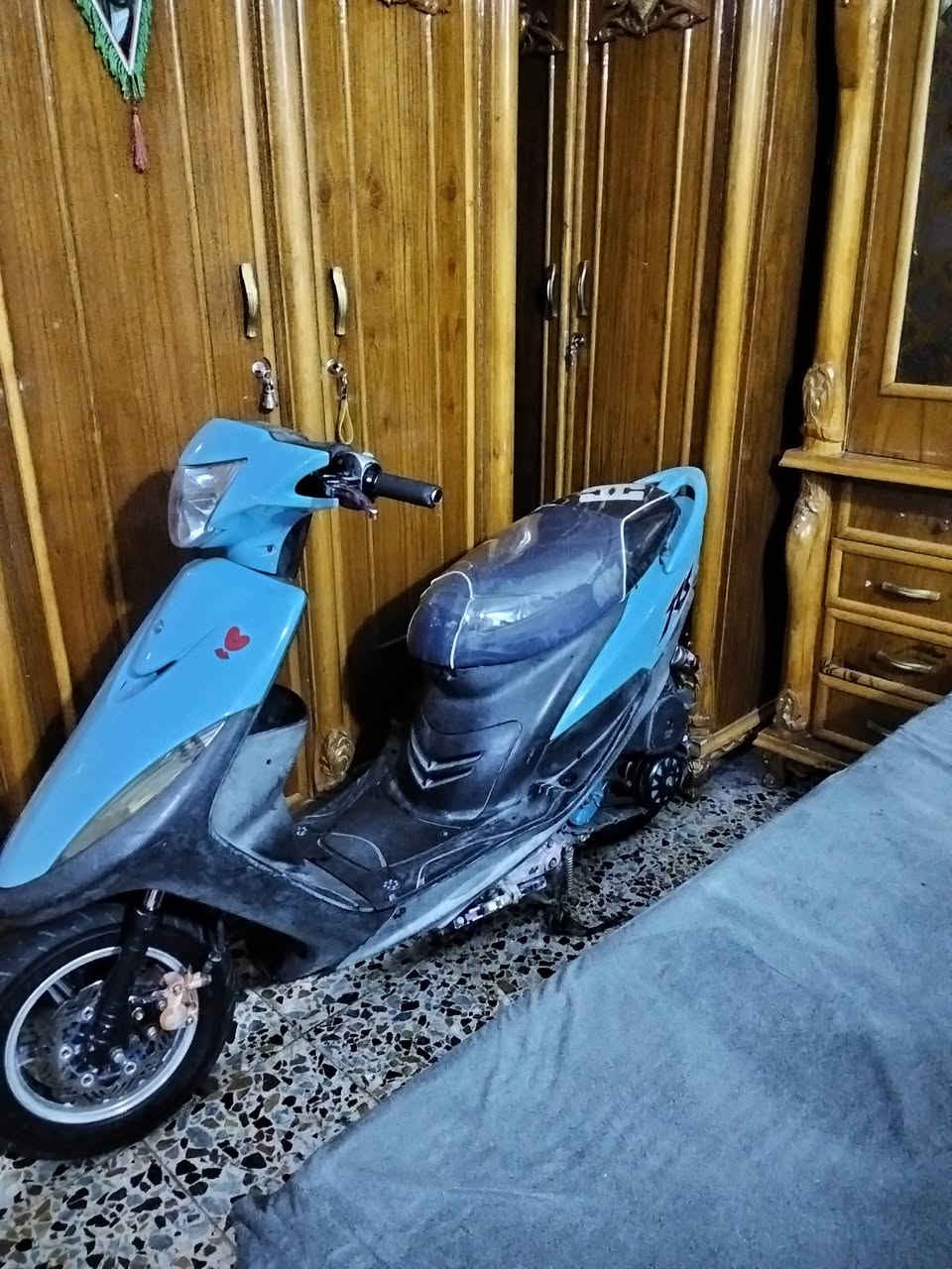 السلام عليكم دراجه للبيع كلها بلاديه العنوان بغداد الاستفسار الرقم سعر مليون 300 كفر اصلي كلها اغراض اصليه***********
