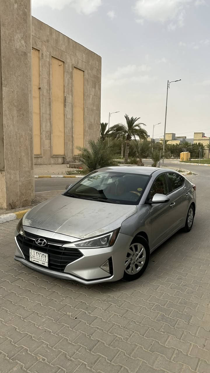 النترا ٢٠٢٠ 
نص فول محرك ألفين وارد امريكي فقط بنيد مبدل من امريكا وشبر بارد بالجاملغ جهة السايق جاهزه السياره من كلشي تبريد ثلاجة رقمها نجف مداور ثاني يوم سعرها ١٢٥ وبيها مجال للتواصل فقط اتصال ***********
