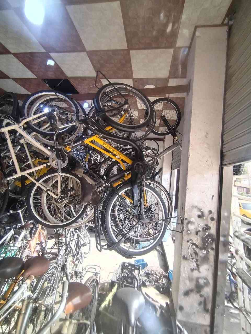 يعلن مجمع مصطفى للدراجات اليابانية البالة عن وصول احدث الدراجات اليابانية والاوربيه العنوان كركوك القادسية الثانية شارع ابو وليد رقم الهاتف *********** علما انه يوجد تبديل القديم بالجديد والبيع بالجمله والمفرد
