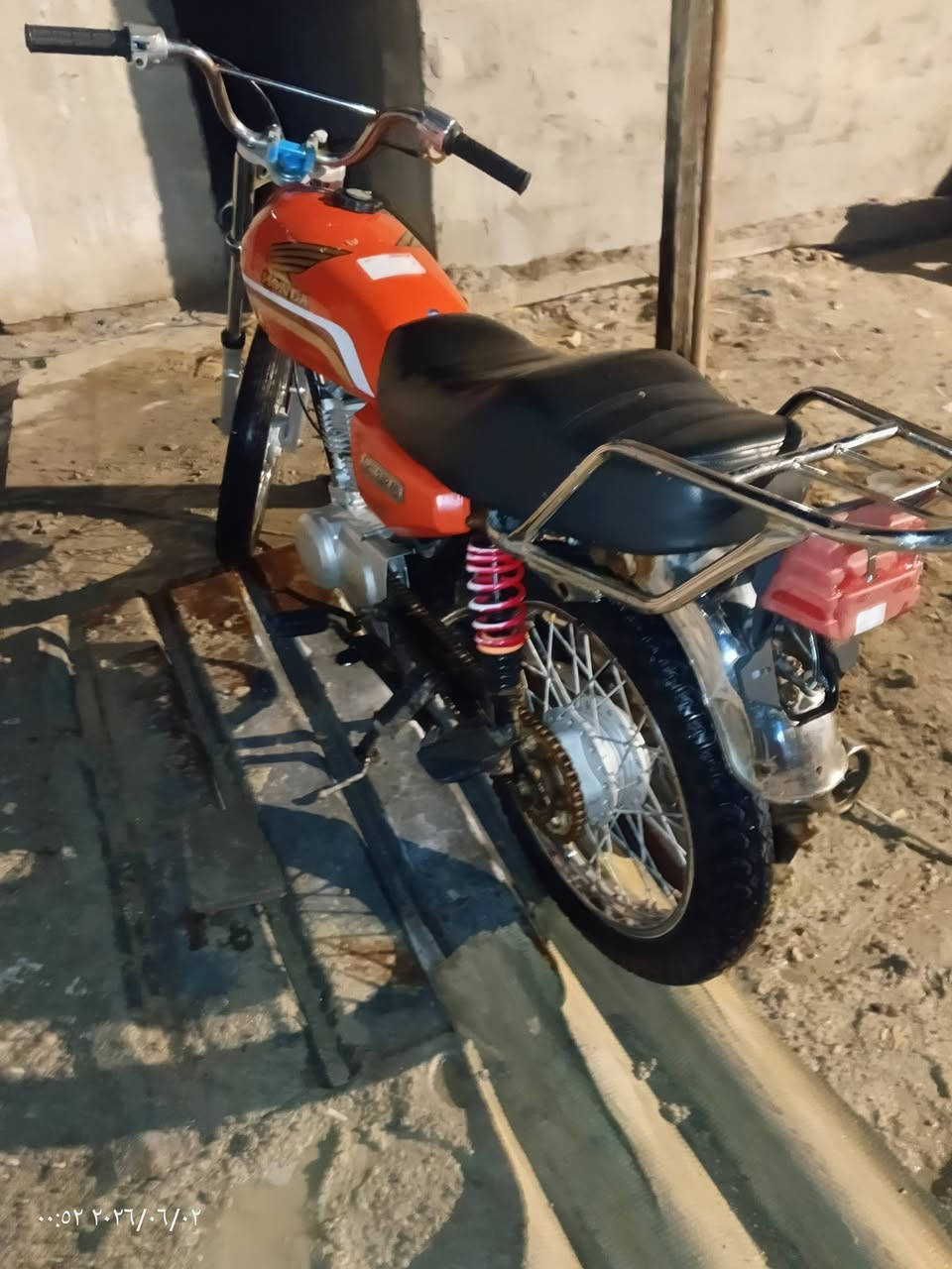 السلام عليكم شباب دراجه كلك كلك للبيع دراجه حلوه ونضيفه مكينه تايكر مفتوحه سعر 400 وبيه مجال لطيبين مكاني بصره كرمه علي شارع ابو صخير رقم *********** وتساب
