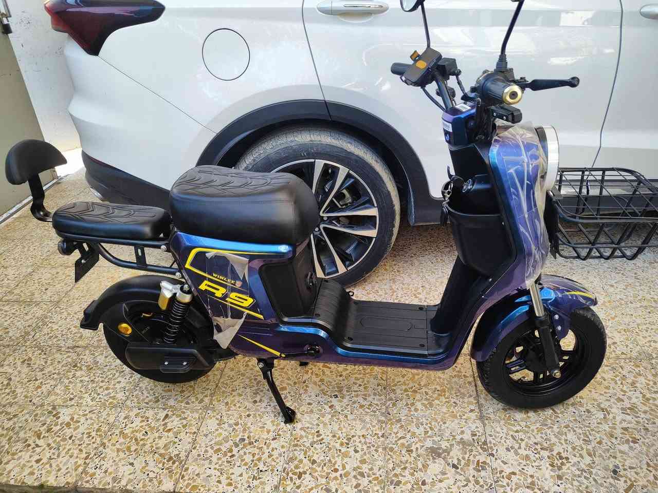 🛵دراجه شحنR9 للبيع 🛵
الدراجه نظيفه مثل ما موضح بالصوره

تشغيل عن بعد 

خمس بطاريات دبل كبار Winlee

دبل اشاره+ اشاره يمين يسار 

نضام 4 سرع سرعه  109

نضام (P)

نضام (R) رجوع للخلف

شحن تليفون يو سبي 

قفل ستريرن 

جهاز انذار عن سرقة

 يجي سويچين

🏡المكان: كركوك_شارع قدس🏡
📞الرقم: ***********📞
ا💸لسعر:390٫000وبي مجال💸
