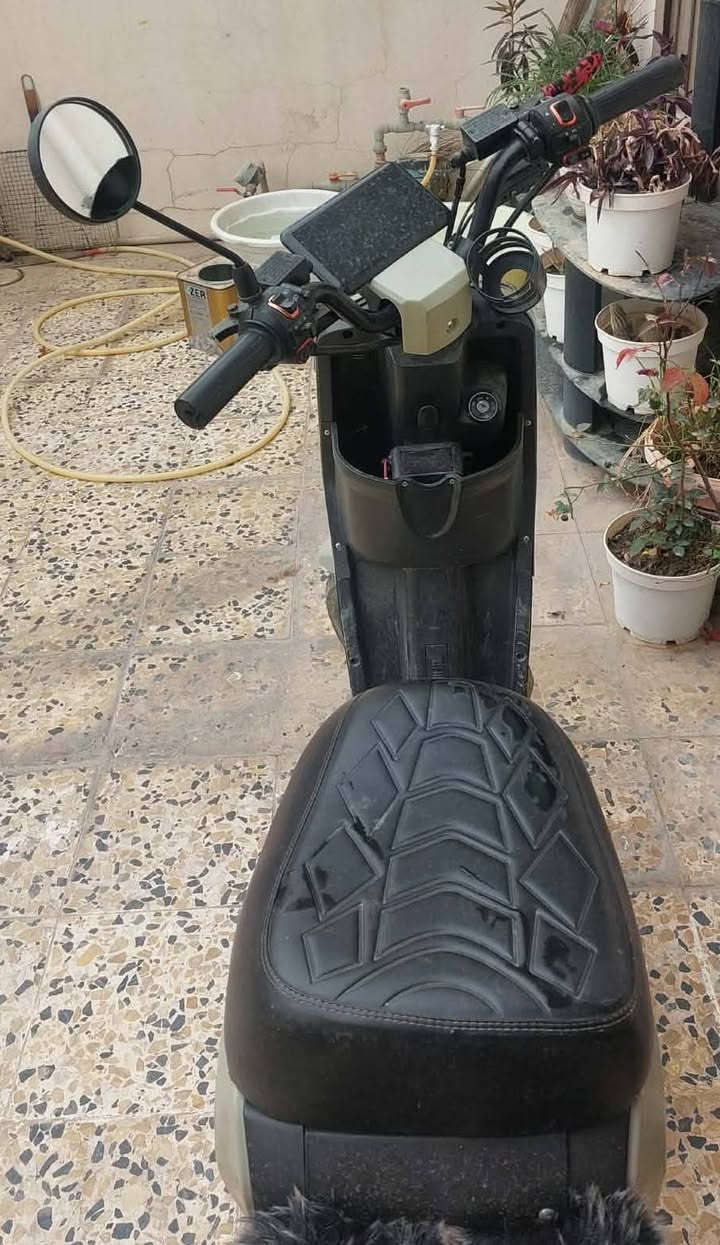 دراجه شحن للبيع نضيف مبدل بطاريات جدد مابي عيب (سعر 300) هاتف ***********
