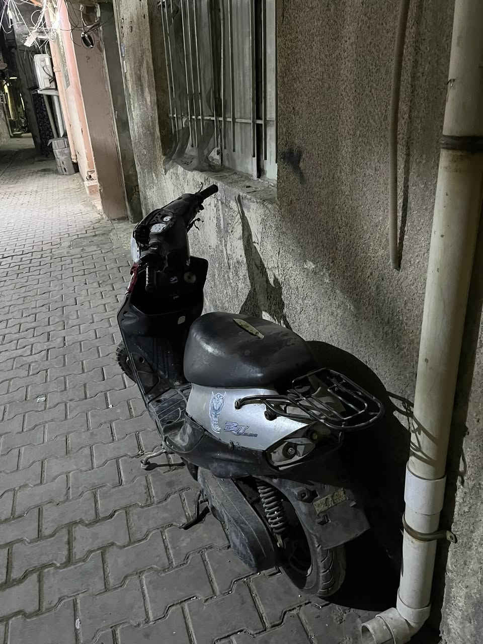 السلام عليكم دراجه للبيع بيجي 60 السرعه دراجه طافيه نقصه بس جوين كابريتر و يده مال سكليتر السعر 125 بيه مجال بصيط حك الجيه العنوان بغداد الكاظميه الرقم ***********
