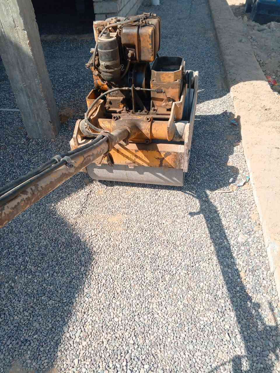 السلام عليكم 
يوجد حادله الوزن 1طن 
لحدل البيوت أرصفة حدائق قاعات أساس 
للاتصال على الرقم 
***********
