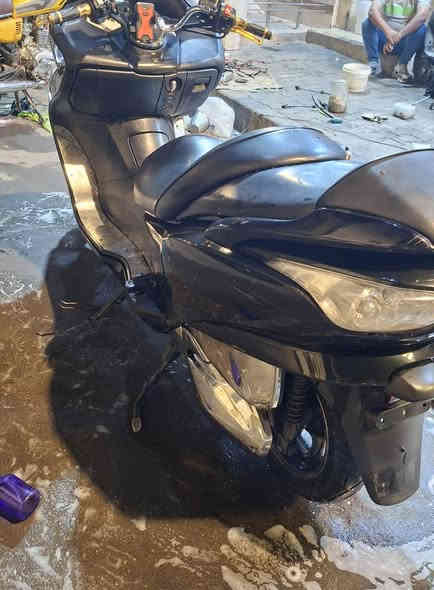 السلام عليكم 
صفر ٨ 
كير ملغي 
شلعه بطناش
ستاند حساس 
زنون عالي ناصي 
بانزين كله محسن 
دهن امزويل  
كفاله 
كزوز رياضي 
دشبول red
بك لايت كرستال 
الدراجه ما ماشيه هواي واحلا من الصور بهوايه مكاني نجف رقمي ***********
مامتواجد عل فيس 
السعر ١٤٠٠ مو تخابرني تكلي بيش والجناي يعرفله بعد
