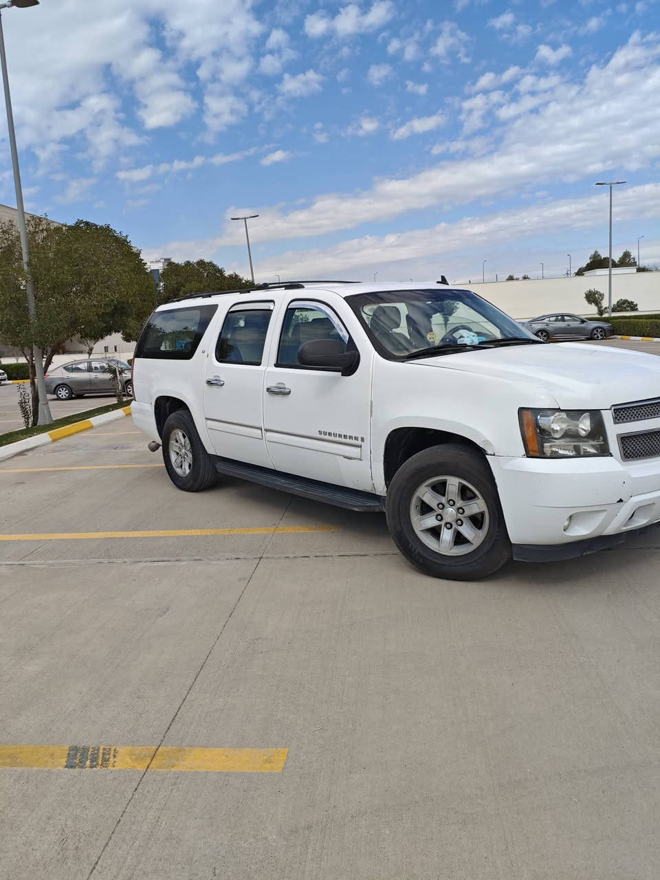 السلام عليكم شوفر 2009للبيع رقم دهوك الجديد تخم تاير خطها بيها 3قطع صبغ بدون داخل  بغداد اربيل جاهزه للشغل السعر 130 وبيها مجال ***********
