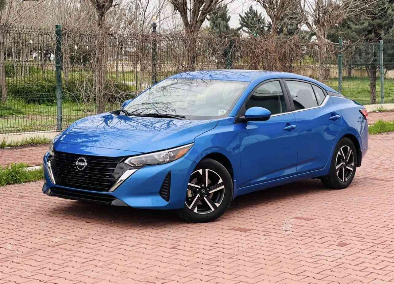 نيسان سينترا 💙
موديل 2024 
(شكل جديد)
سعر  :  128 $ ورقه و مجال بسيط🤏
مواصفات (SV)  
ويل كروم شكل جديد 
مواصفات معروفة 
بصمه
شغال
كشنات هيتر 
ستيرن هيتر
كاميرا 
حساس خلفي و امامي 
توقف ذاتي 
إطفاء ذاتي عند توقف 
شاشة 
نظام CarPlay 
و نظام Android Audio 
تحديد مسار 
تحكمات ستيرن full option 
مثبت سرعة 
ماشي :  25 الف ميل 
صبغ :- نص بوند صبغ بدون دواخل و بدون  ارباك جميع ارباكات سليمه بلادي
سياره رقم كاتي لازم ترقيم شمالي 
عنوان : عقره 
رقم تلفون و واتساب ☎️
***********
