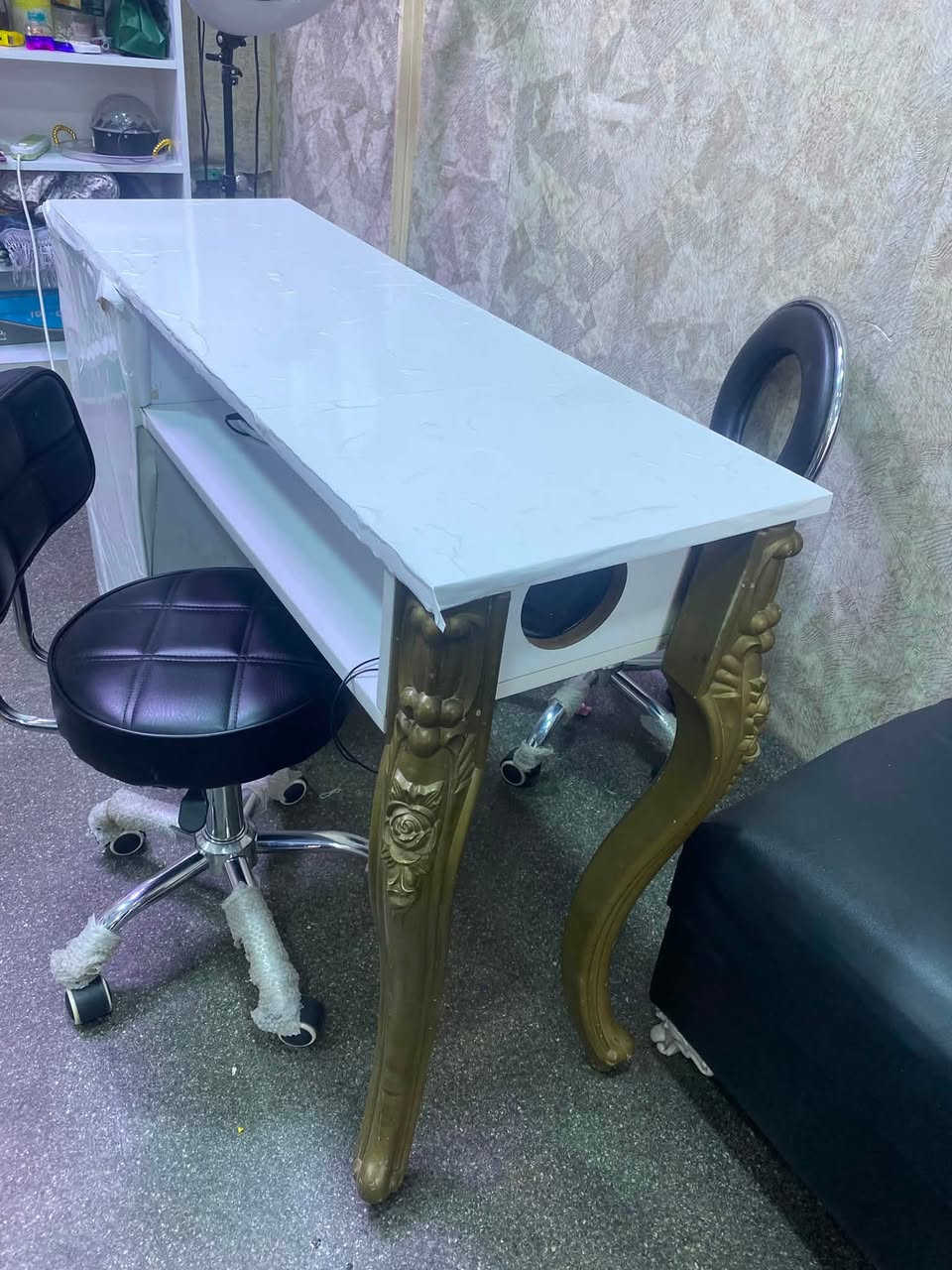 ميز اكرلك السعر 80 الف
***********
