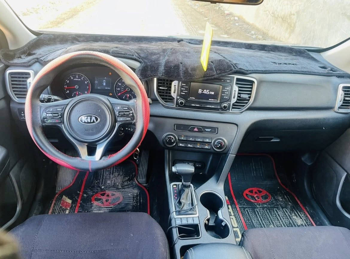 السلام عليكم مكلف بنشر سبورتج 2017 وارد امريكي محرك جي داي محرك وكير مكفولات تخم تاير صدر تبريد كله جديد سياره بيهه 4 قطع صبغ بس رش. بدون دواخل //ماشيه 100الف المكان واسط صويره السعر 127$ لاستفسار ***********
