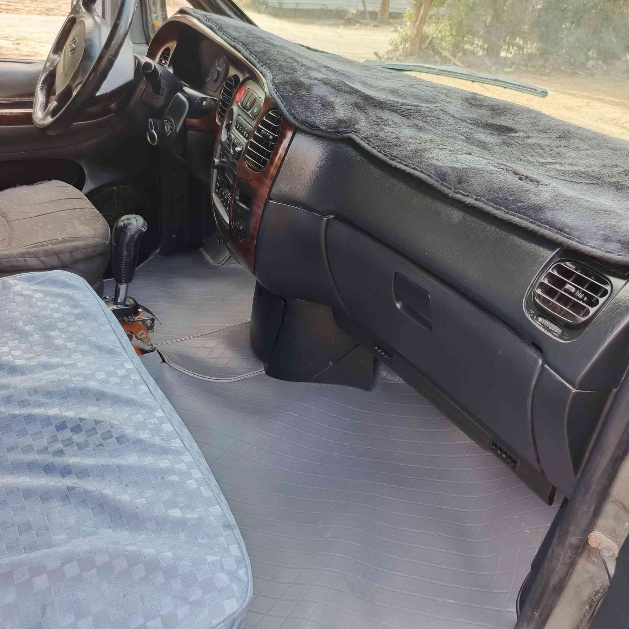 ستاركس للبيع موديل 2001 محدثه 2007 مكسر  كير اوتماتيك  كفاله عامه مكينه وكير كفاله غرفه جديده تخم تاير جديد
سياره جاهزه مصفره هيئه صبغ جماليه فقط السعر ٥٤ وبيه مجال بسيط الاتصال ***********
