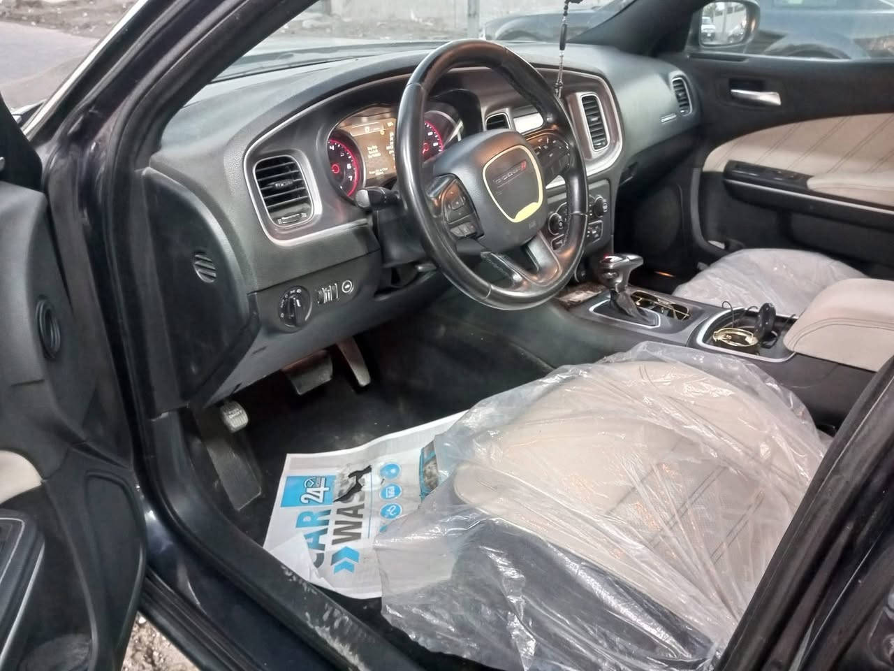 دوج جارجر sxt محدث Gt
موديل 2019
مواصفات: 
ويل عشرين
حساس خلفي 
كامره خلفيه
لايت زينون
كرسي السايق كهرباء
شاشه وسطيه كبيره
تحكمات ستيرن
بصمه تشغيل عن بعد
دخول ذكي
رادار جانبي 
حجر البيئة موجود بلادي
كزوز رياضي
ممشة 80 الف 
6 سلندر محرك شرط ما مفتوح 
ضررها جاملغ خلفي وجاملغ امامي 
مصبوغه حزام بدون ايرباك
السياره جديده بمعنى الكلمه ومناقصه اي شي 
165 وبيها مجال 
*********** مكانها موصل
