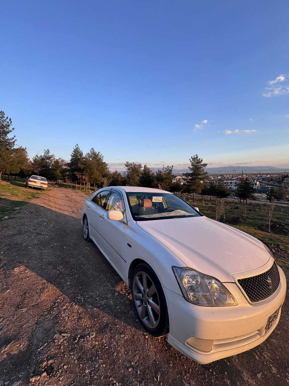 به‌ ناوی خوا 
شاهینه‌ ٢٠٠٥ به‌سمه‌ ره‌ش 
گێر و مه‌كینه‌ گه‌وره‌ ١٨٢ بێ دوكه‌ل 
بێ بۆیاغه‌ سه‌یاره‌كه‌ 
 كامل مه‌سره‌ف كراوه‌ 
رۆنی مه‌كینه‌و هایدرۆلیكی گۆراوه‌ 
سه‌یاره‌كه‌ له‌ سه‌یسایه‌قه‌ 

ژم ***********
