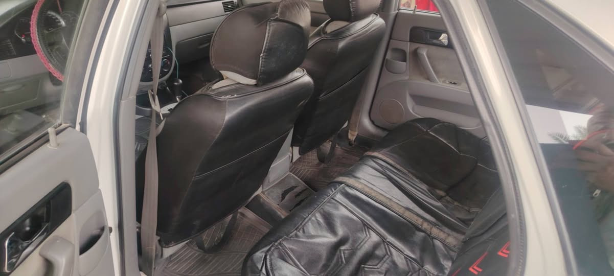 السلام عليكم. عندي اوبترا موديل ٢٠١٢ للبيع ما بيها بس بارد جهة جامرلغ اليسار وشخط بسيط جهة اليمين سيارة نظيفه على أيدي سويت ادامه كامله عليها صدر تمام ماشبة ١٦٥ رقم انكليزي ديالى عندي وكاله عامه وصاحبها موجود. خابر وتتدلل السعر ٨٥ وبيها مجال للطيبين وهذ رقمي ***********
