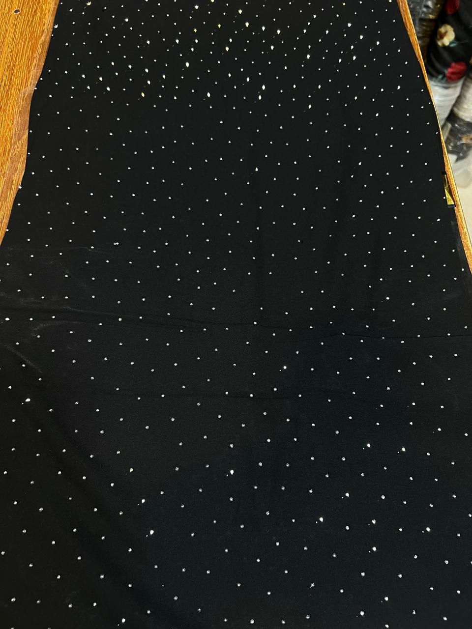 كابوي الوان ستراس + اسود
أقمشة ركن الأناقة
بغداد الشورجة. سوق الشكرجي
***********
