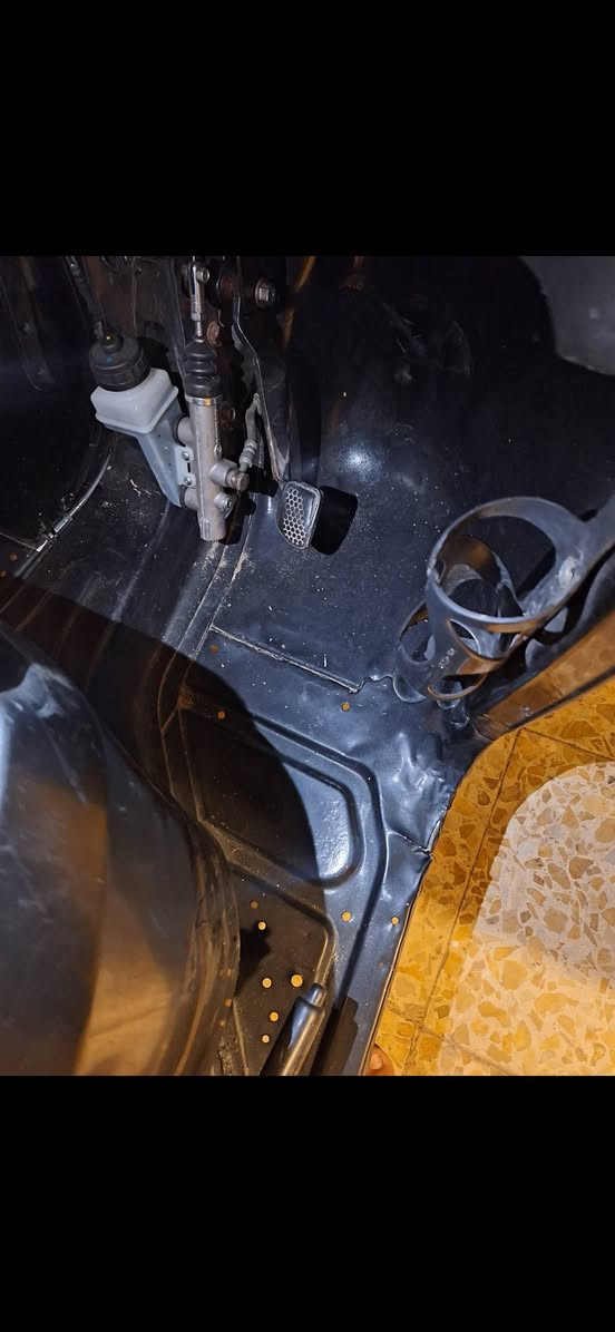 سلام عليكم تكتك مديل 16 داخله
بل17 رقم وسنويه بسمي نكليزي مكينه مجفته 
مصبوغه جماليه الكشر موضح بل صوره
العنوان بغداد فلكه حي النصر سعر اربعه وتلثميه
وبيها مجال الطيبين 
رقم ***********
