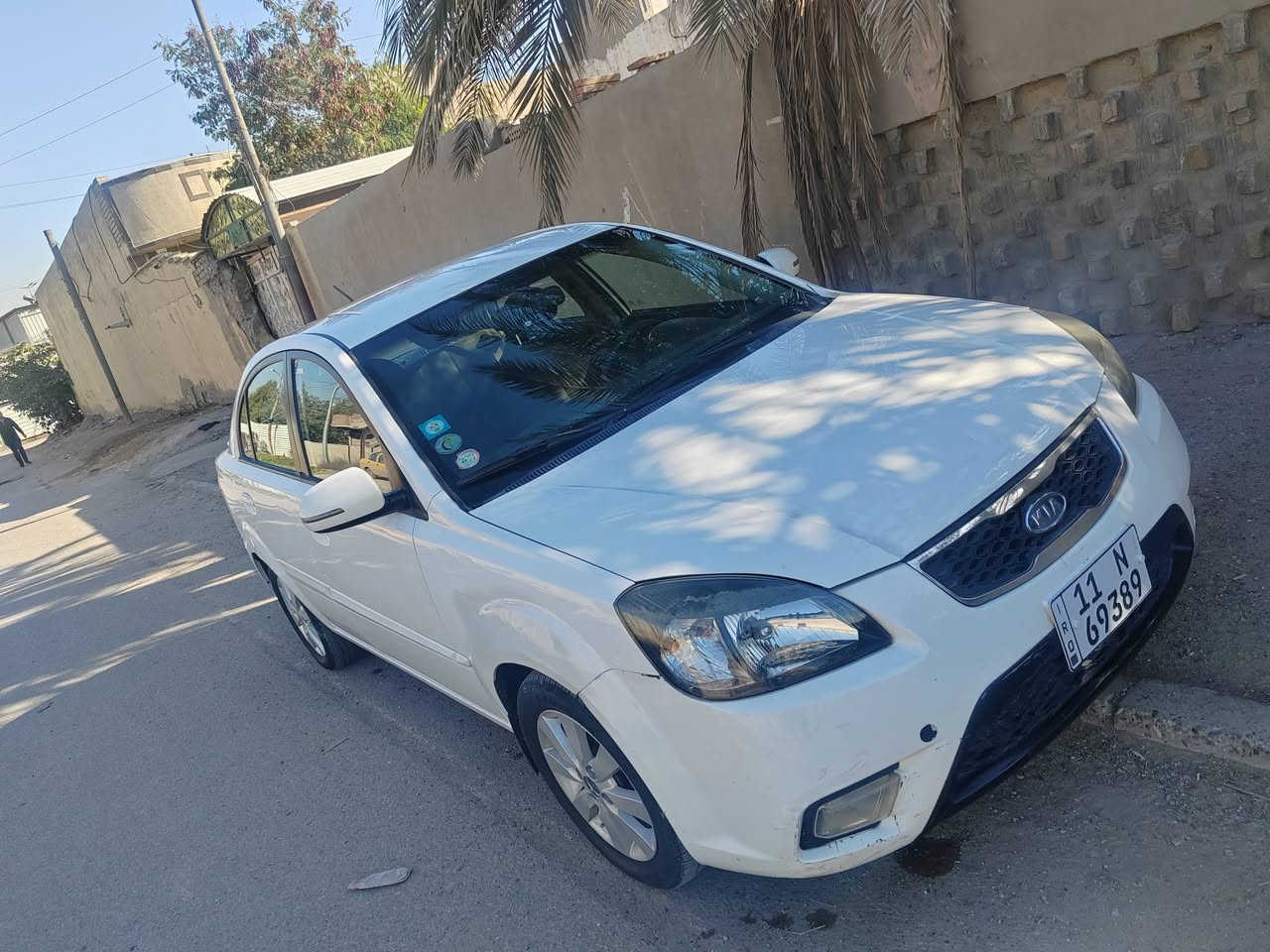 السلام عليكم اخواني للبيع سيارة كيا ريو موديل 2012 وارد خليجي المحرك والكير وباقي الأجزاء كلها بحالة ممتازة عداد السيارة 131 الف حقيقي الصدر الأمامي يحتاجلة ترتيب بي طكات خفيفة والصدر الخلفي نضيف باتري جديد زوج تايرات جدد ريمونت شخاطةاصلي  عدد2 تحكم ستيرن جهتين مسجل بلادي دواخل السيارة على وضع شركة كلشي بيها شغال الحمدالله القايش جديد دهن الكير اصلي من شركة كيا اخذتة بدلتة بلنسبة للحادث ما بيها اي حادث قوي ابد اما الصبغ بيها أماكن بسيطة واني مسويلها سونار جديد السيارة على ايد وحدة استلام شركة  5 ويل كب بلادي
السعر 81 وبيها مجال بسيط جدا
الرقم بغداد مشروع وطني سنوية جديدة
العنوان بغداد الجديدة
*********** عبدالستار
