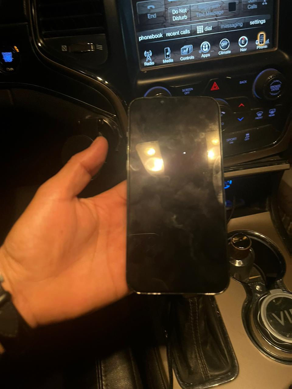 آيفون 13برو ماكس ذاكره 256 بطاريته 72 مبدل شاشة اصليه مال جهاز باله رقم الهاتف ***********سعر 550وبيه مجال
