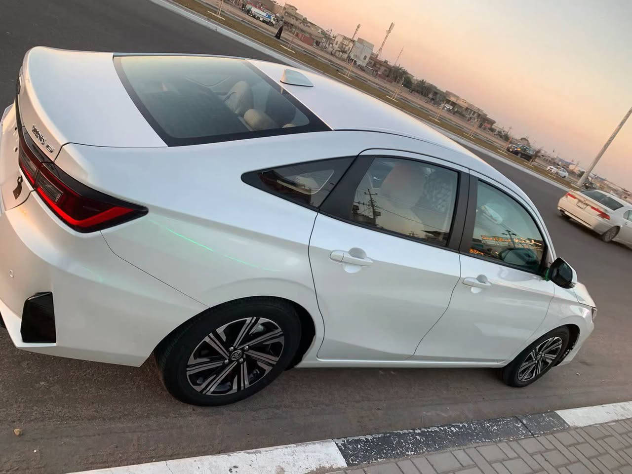 تويوتا يارس فول مواصفات 2025 
حساسات اماميةخلفية 
محرك 1.5 اقتصادية كلش
 مدوشمه وجاهزة 
سايدبريك كهربائي 
سبيرها ما مفتوح
 لايت ليد 
كلوب ضباب خلفي
 السيارة اعلى فئة بالنسبة للمواصفات باليارس
 ماشية 22 الف
 مرايات شفط
 تحديد مسار
 سيارة عالية اعلى من الكورلا
 وبيها خدمة صيانه تبديل زيت وفلاتر بشركة ساز مجاني 
ماخذها من شركة ساز
السيارة بدون رقم بعدها فحص 
العنوان البصره _ سفوان 
للاستفسار *********** / ***********
