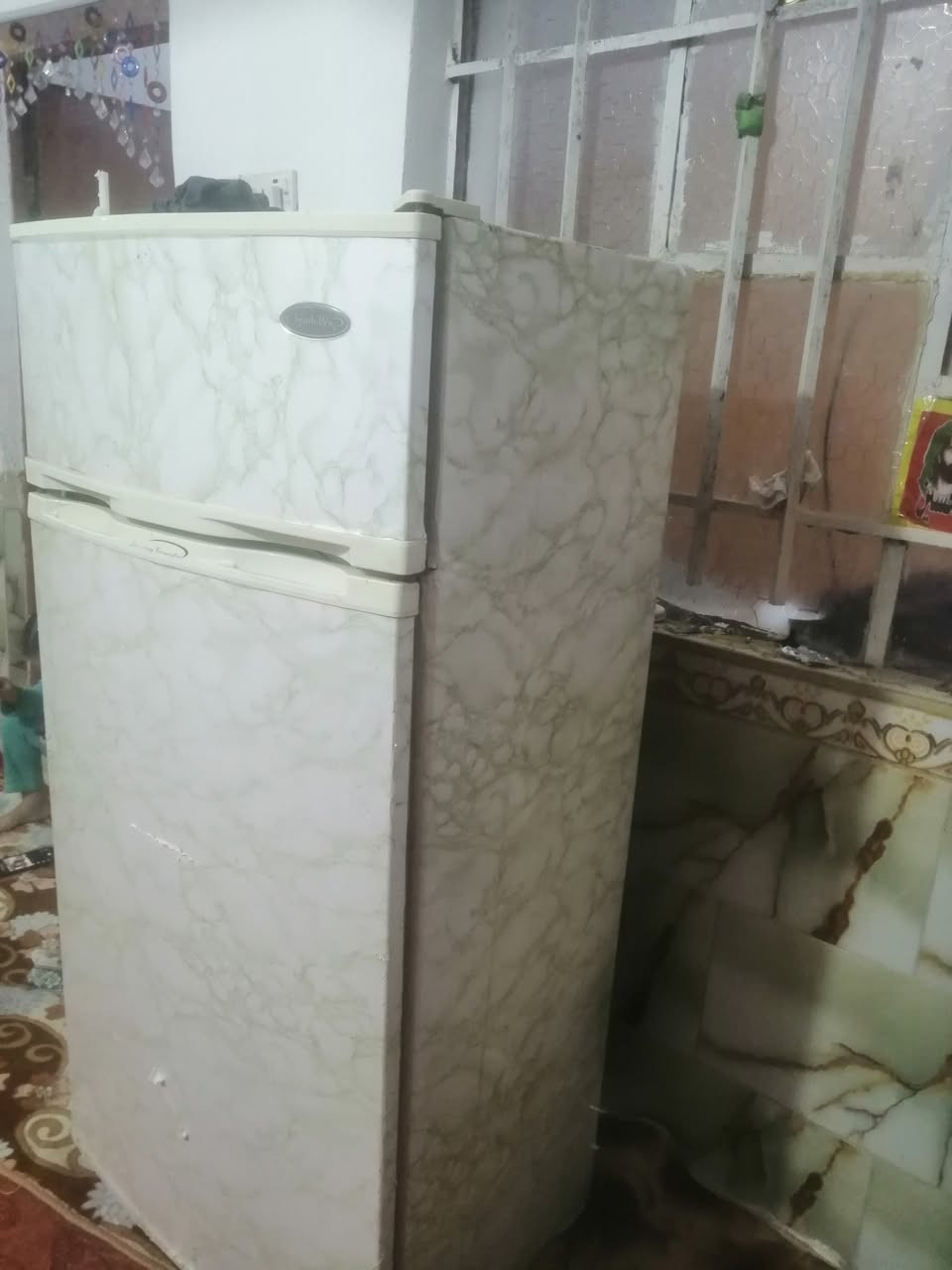 ثلاجه حجم وسط شرط شغل وصحن نت
*********** حاوي نهضة
