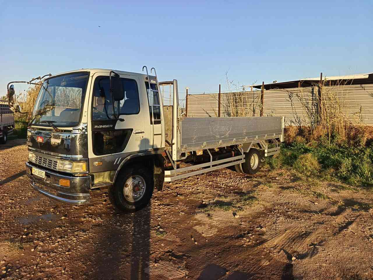 السلام عليكم هينو طيره موديل 93 رقم بابل مكينه 70عادي لا صرف ولا بخار بعده علسحك طول خمسه ونص شاصي مكفول سياره جديده مكان حله موبايل *********** ***********
