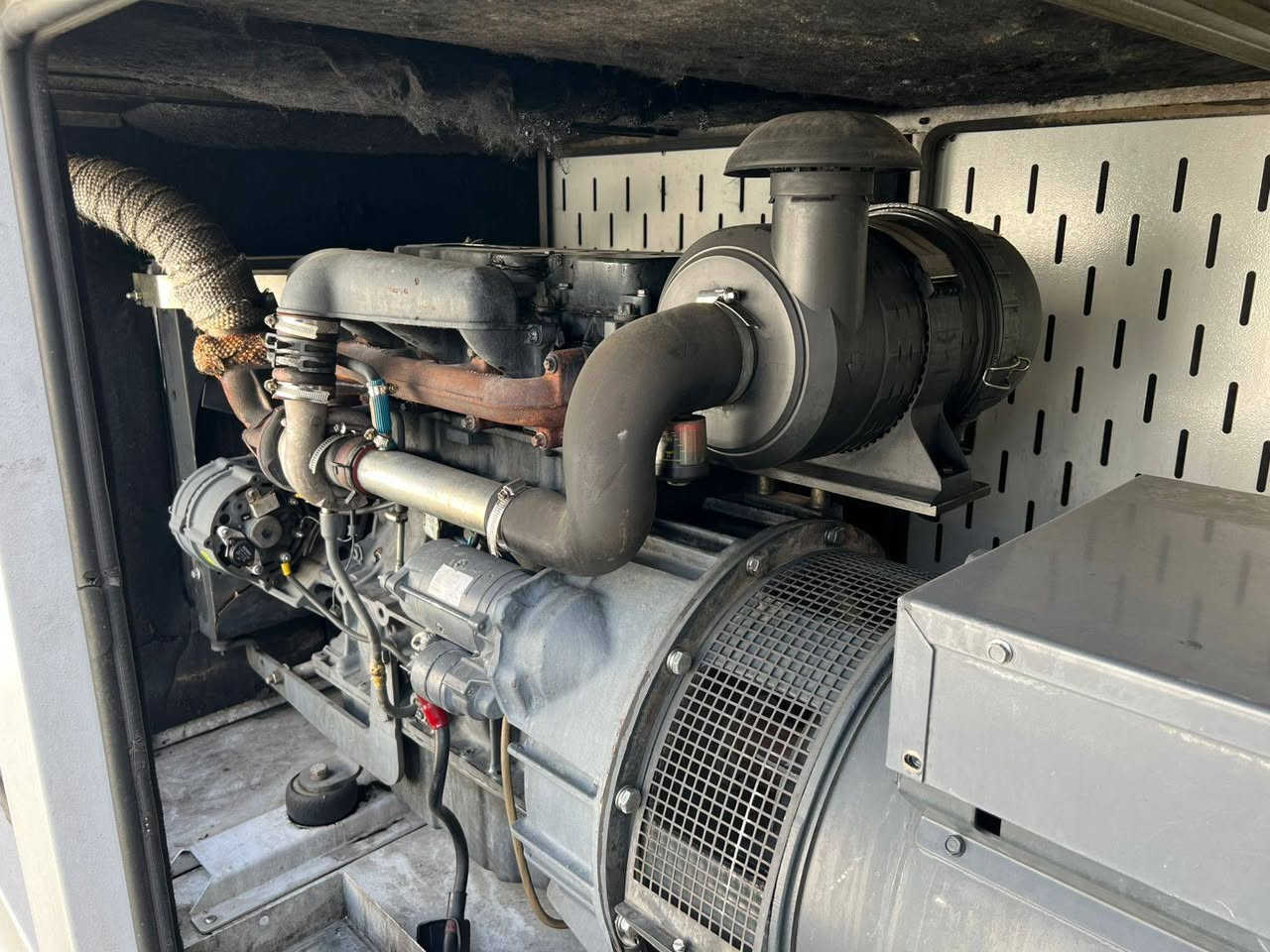 مؤليده دؤيس( DEUTZ )✅️4 سلندر✅️سوبه ر ، زه يتي ✅️ 60 KVA ✅️ كاتم أبيض سبي 
☎️کورك فايبر واتس اب ***********☎️
☎️اسیاسیل:Asiacell:***********
(ڤالڤو🇸🇪 بیرکنز🇬🇧 کمینز🇺🇲 دوسان🇰🇷 افیکو🇮🇹 دویس🇩🇪 مرسیدز🇩🇪 کاتلبیلر🇺🇲)
