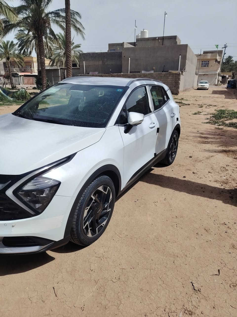 للبيع سبورتج موديل 23 لون ابيض مواصفات نص فول خليجي محرك 2000 دوش ماشيه 49 الف كفاله عامه رقم بغداد داخله هزه وفحص جديد بسمنه مكانهه بغداد صليخ ترهم مراوس بخليجي  السعر  215.    ***********.   ***********
