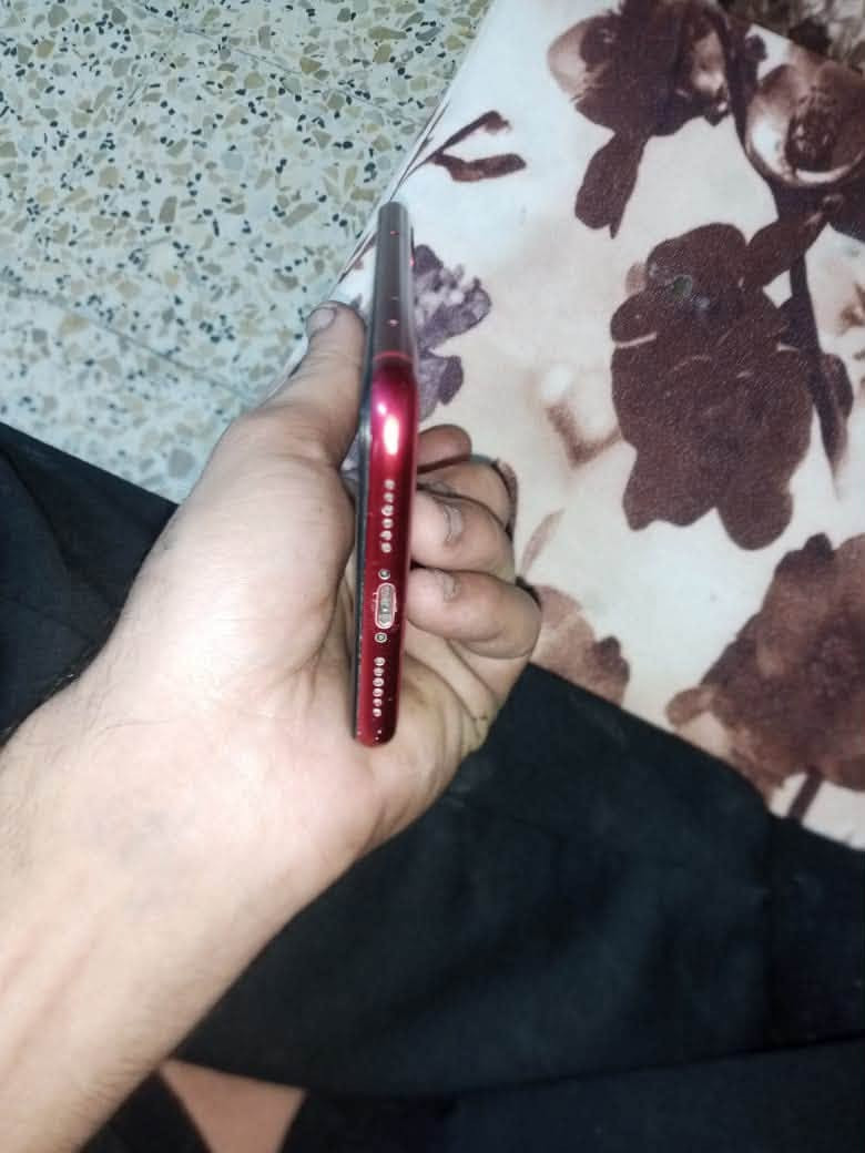 سلام عليكم ايفون 11عادي. ذاكره مالته 64مبدله بطاريه وشاشه فيس ايدي واكف شرط لا صرف ولا ابد البطاريه اي عيب مابيه سعر 190 وبيه مجال العنوان كركوك تواصل وتساب ***********
