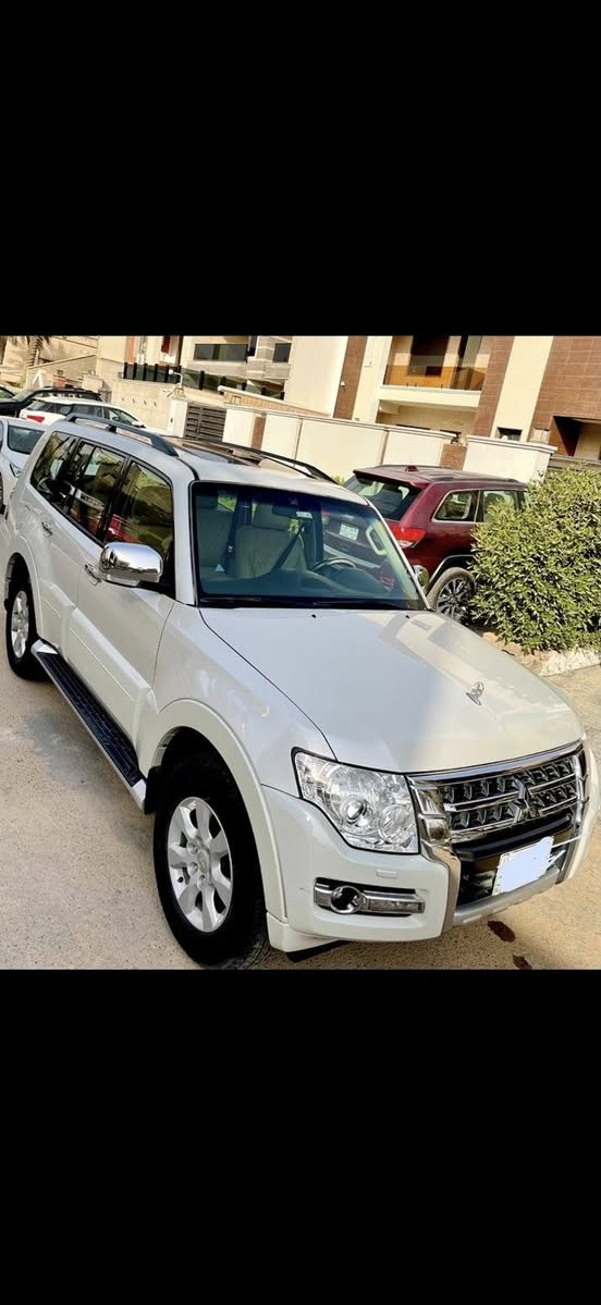 �
✅ فول مواصفات 1/1
✅ ممشى 86 ألف كم فقط (على إيد وحدة)
✅ محرك 3500cc مكفول
✅ كير مكفول
✅ برغي مفتوح
✅ دهن شركة وكالة
✅ فتحة سقف
✅ جلد كهرباء
✅ تبريد 3 قطع
✅ دفلوك (Diff Lock)
✅ 7 راكب

📄 رقم بغداد
📍 بغداد – زيونة

🚗 نظافة عالية جداً وجاهزة للفحص شرط الفحص.

📞 ***********
واتساب / اتصال

السعر 195 ورقة بيها مجال

#باجيرو #جنتور #Pajero #Mitsubishi
