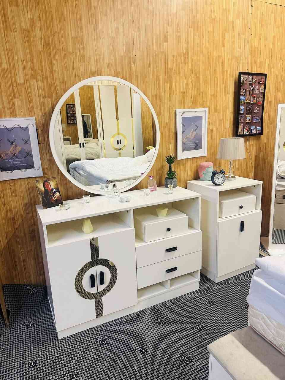 السلام عليكم غرفه تركيه 10قطع فول نضافه شخط مابيه للبيع واتس ***********
