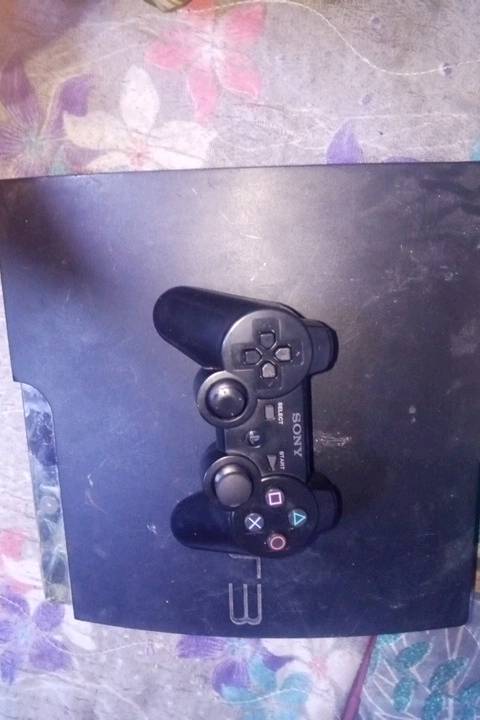 أنا أعرض للبيع جهاز بلاي ستيشن 3 في حالة جيدة يشتمل على جهاز تحكم واحد. الجهاز شغال بشكل ممتاز ويعتبر خيار رائع لمحبي الألعاب بيبيس 2018 زائد الماين كرافت جي تي اي جي تي اي سان اندرياس اجزاء العاب حرب اكثر اكثر من العاب حرب الى الحرب ثلاث اجزاء زائدا فيفا 19و 18 بيس 2008 زائد نردد*********** اتصال على الواتساب 

