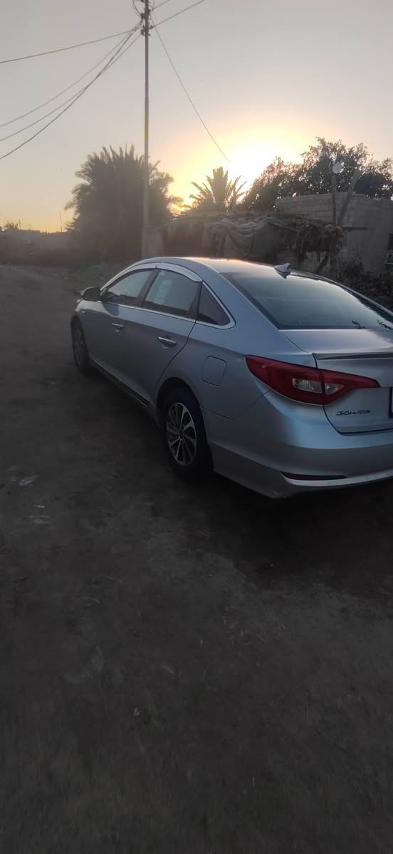 السلام عليكم سياره سوناتا لبيع مديل 2015 كفاله من صبق ومعجون  ضررها  جاملق امامي  مرجع على بارد 
وارد أمريكي سياره حره راعيه  بل بصره 
محرك جي دي اي 2400
شاشه 
كامره خلفيه 
ضررها  جاملق امامي
حداديه توني مبدل
تبريد شغال
سياره كلش حلوه احلا من صوره
سعر 120 وبيه مجال 
مكان الهارثه البصره حرير  
رقم الهاتف ***********
