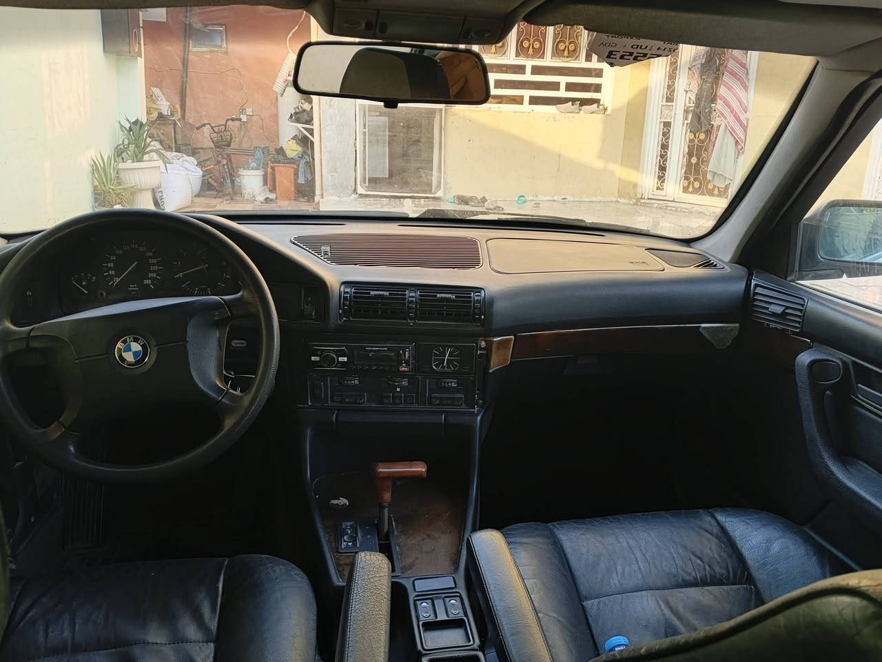 السلام عليكم
Bmw 525i السيارة نضيفة وبدون ضربة بس بيها خياس قليل ومصلح موديل 92 محدث غرفة جديده مال 95 ومصبوغة جديد كير ومكينه مبدلات جدد حداديه اماميه مسويها قبل شهرين زوج تاير امامي هم شادلها والخلفي 90 بالميه السيارة معمرة جديد نواقصها بس الحداديه الخلفيه تخم دبل جديد تبريد مايشتغل 
السعر 52 وبيها مجال
مكان حله /***********
