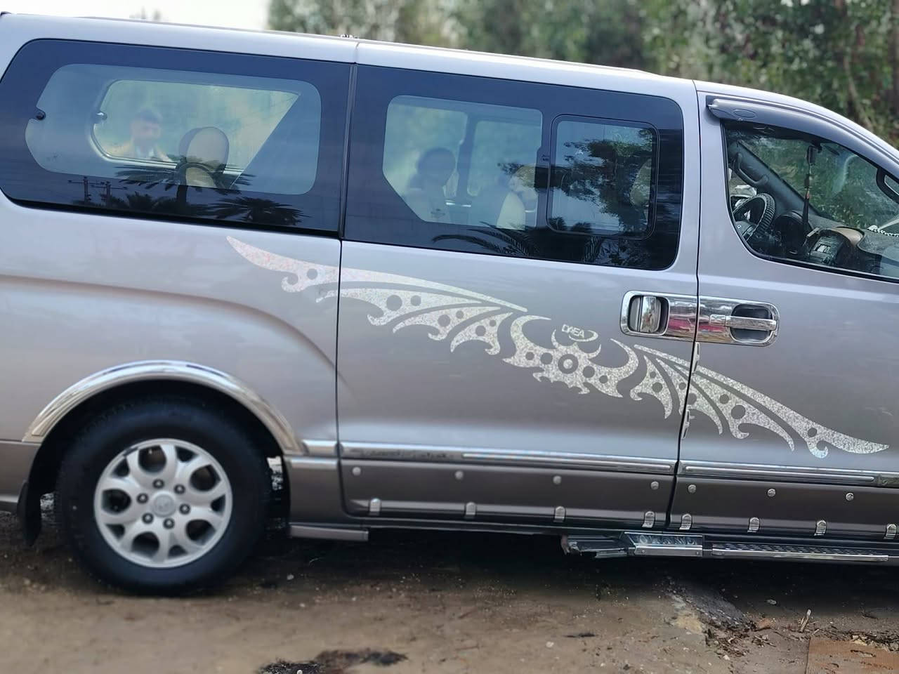 السلام عليكم سياره للبيع موديل ١٦ ام رمزه ١٨ رقم بغداد بسمي تحويل مباشر مجول مكينه جديده قبل شهر من شاده قطره صبغ بل عراق مابيه  معه خط موظفين دائمي جامعة بابل البيع لغرض بناءا مكلف بلنشر لمعرفه السعر الاتصال بصاحب السياره ***********
