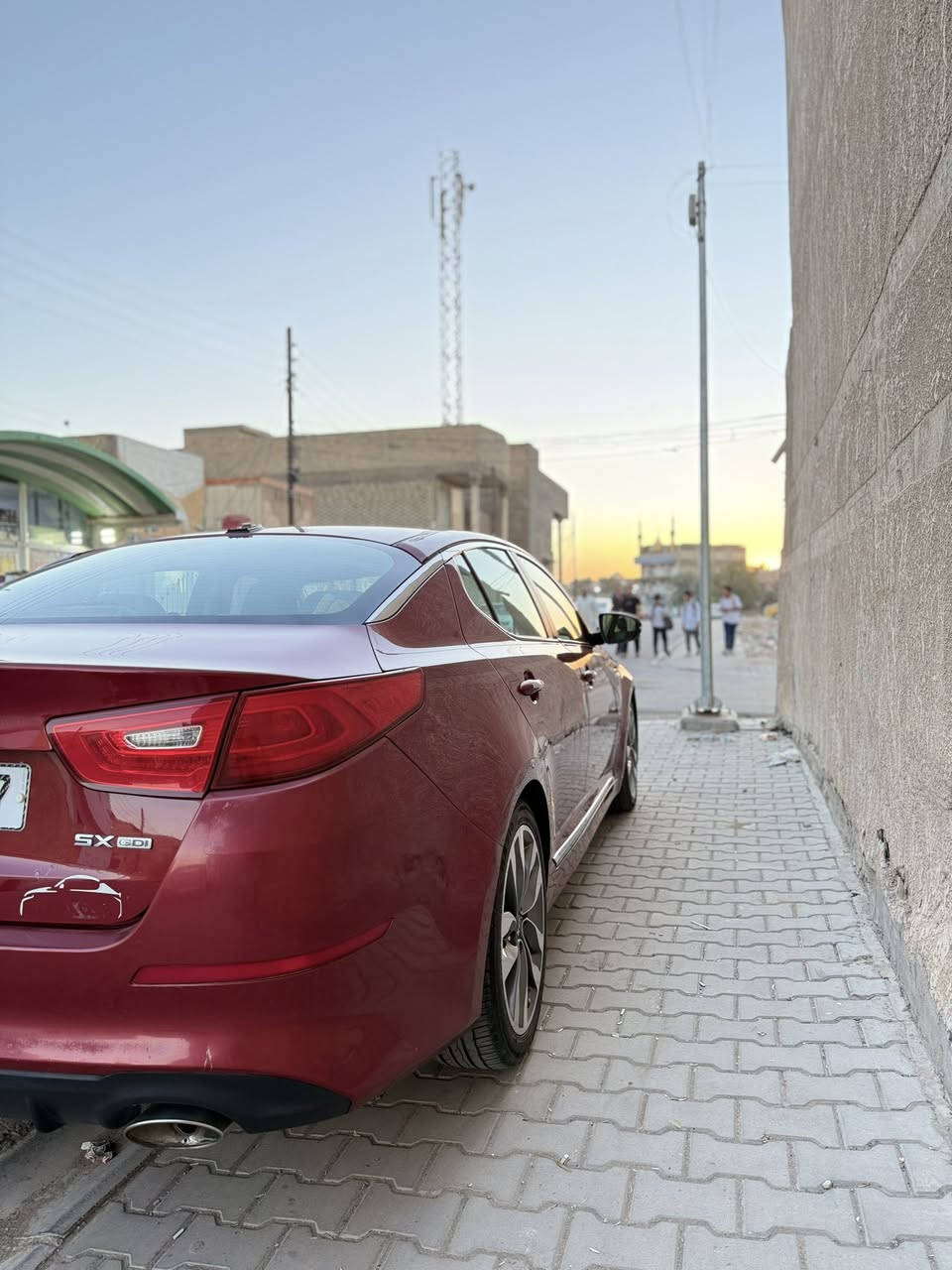 السلام عليكم
كيا اوبتما 2014 شكل ال 2015
وارد امريكي (sx)
بغداد رقم انكليزي الجديد (مميز) 
بأسمي مداور ثاني يوم 
فول مواصفات ماعدا البانوراما
كرسي السايق كهرباء 
اربع بصمات 
الداخل جلد اسود 
دشبول كادنزه 
شفتات 
لد امامي خلفي 
زنون 
بلاجكتور بقلاوه 
ثلاجه بالجكمجه
كامره خلفيه
تبريد خلفي
الكاعيه مغلفها جلد 

محركها 2400 gdi
ضربتها جاملغ وبنيد وبيه قطع رش بسبب اللون كلير 
صور السونار مرفقه بالمنشور 

سعرها  108 وبيها مجال  
مكاني نجف رقم الهاتف ***********
