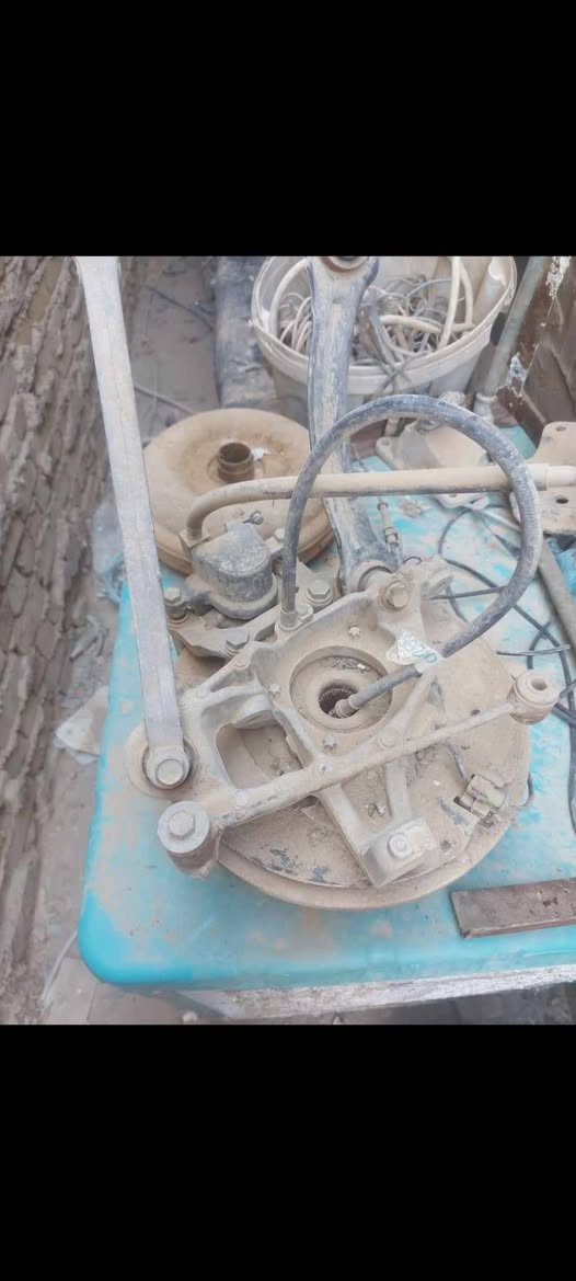 سلام عليكم 
توجد غراض جيب بزون موديل ٢٠١٧ دشبول كامل مع تفرعات وعقول أبواب ازرق دعامية خلفية فور ويل اكسل ***********
