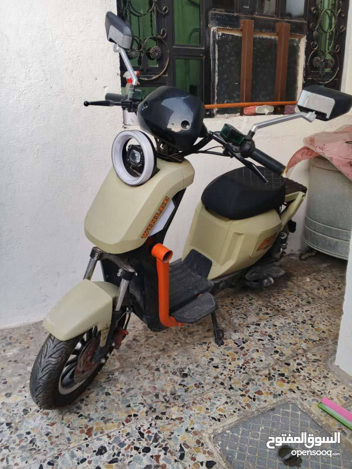 دراجة سكوتر شحن winee F3 السعر 300 و بيها مجال 

المواصفات : 5 بطاريات 2000 واط وزن الدراجة 58 كيلو بريك امامي و خلفي بيها البطاريات عطلانات الرقم *********** العنوان بلديات
