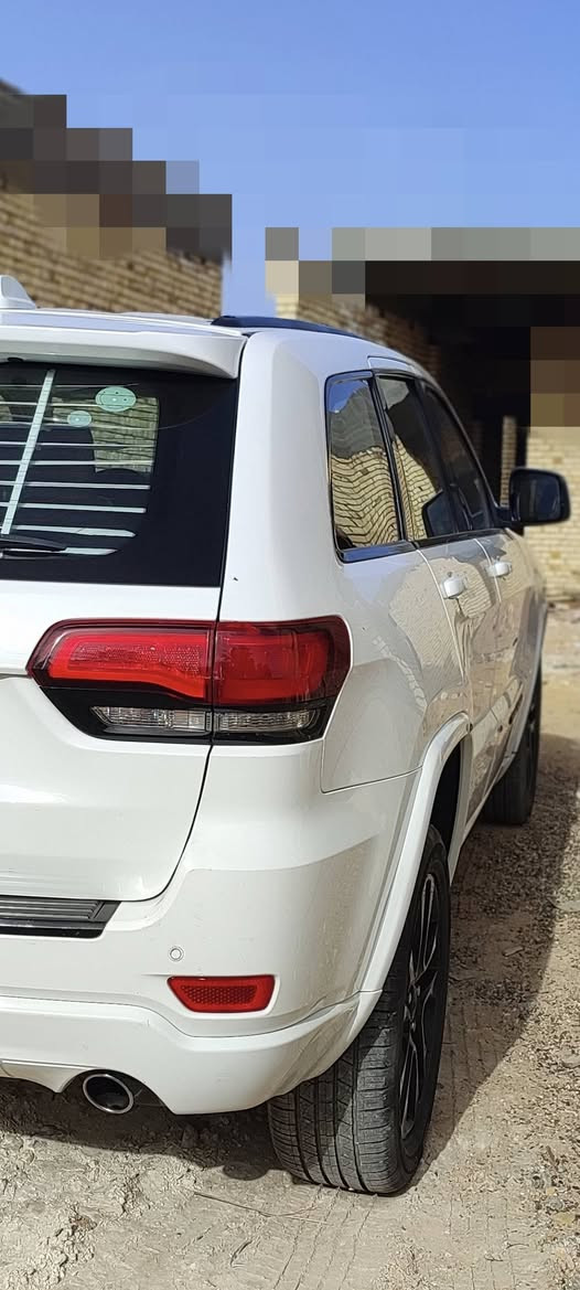 جيب كراند شيروكي" ابيض ثلجي" حاجب ابيض" فئة بلاك توب" 2018  وارد" فول" ماشية 59 ميل" رقم بغداد دولي" محرك 3600 ستة سلندر"..تبديل بنيد وتكحيل خشم الجاملغات من دون دواخل ولا حداديه" تصليح أمريكا..!! ***********..بيع مراوس حسب القناعة..
