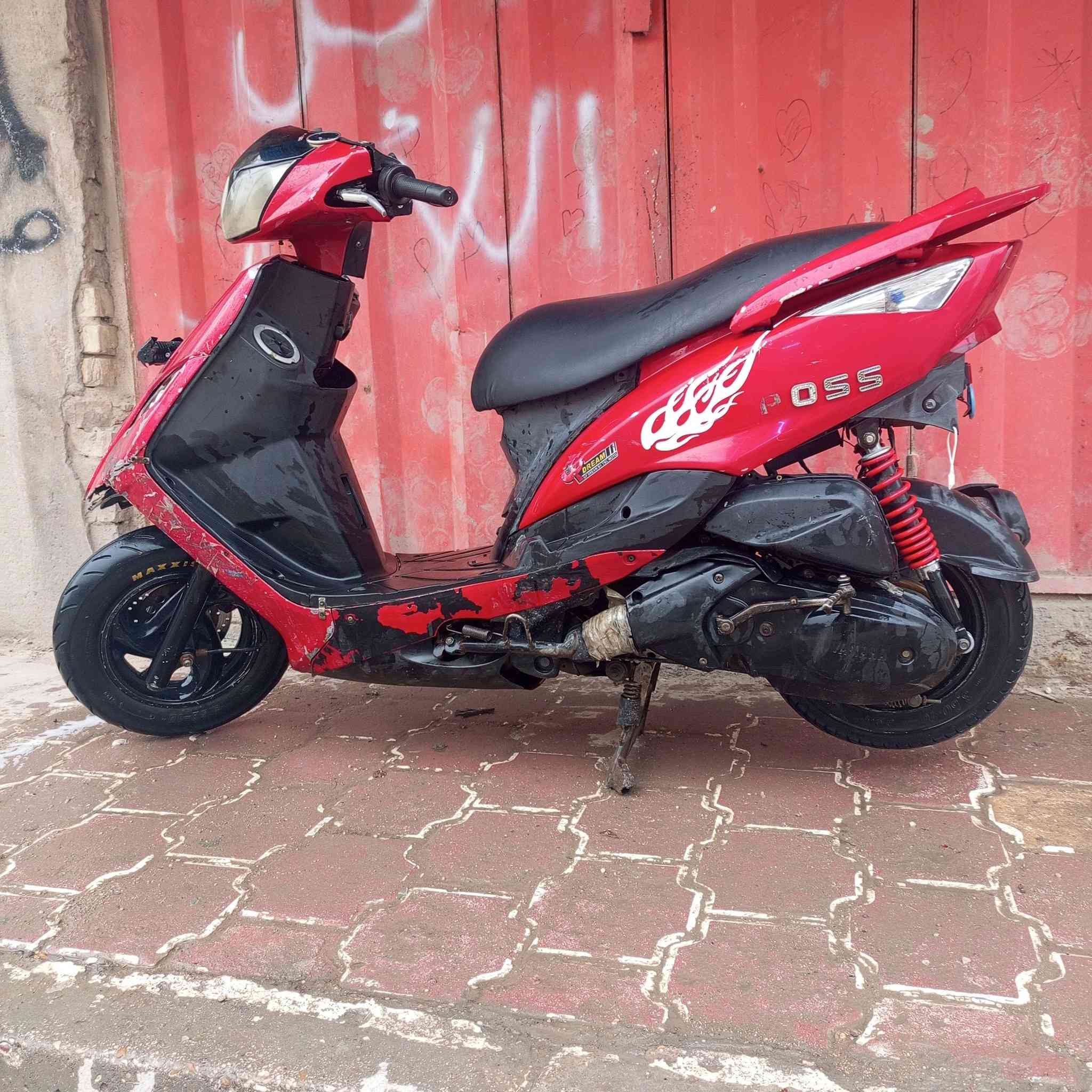 سلام عليكم ورحمه الله وبركاته ♥️
دراجه للبيع النوع : GTR 2008 
الكفرات بحاله جيده ع وكاله بس بيها هذا الحادث الموضح بل صوره كسر بل كفر الامامي 
مجفته مره وحده وهسه بيها ضعف بل ولفات 
شغاله سلف وهندر لاكن الباتري جاي يخلص عمره ضعف 
للبيع او المراوس  السعر 350 وبيها مجال 

: مكاني بغداد العبيدي :


**إذا كنت صاحب هذا الإعلان وتريد حذفه لأي سبب، رجاءا أرسل رسالة إلى الدعم الفني**