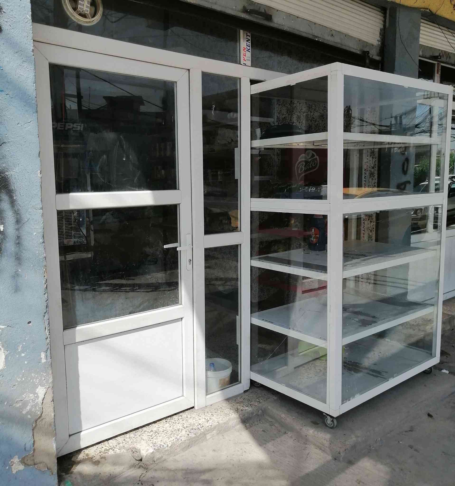 متاح
جام خانة مع معرض متحرك
القياس
 الواجهة  مترين و 60 س
الارتفاع مترين و 50س 
قياس المعرض 
ارتفاع مترين
الواجهة متر و 20 س
العمق 80 س
موصل الايمن
***********
***********
