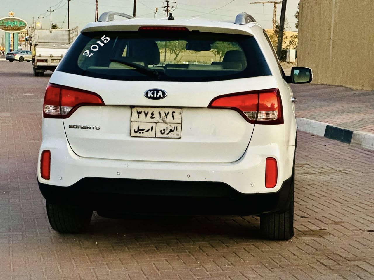 السلام عليكم سورنتو 2015 خليجي سياره بيه جامغ وبنيد فقط
موصفاته بصمه 
نضام ترحيب 
سبعه راكب 
ثلاث قطع تبريد 
اناره داخليه 
تحكمت 
اشاره بل مري 
مري شفط 
مكينه 2400 دوش 
كير مكينه حداديه مكفولة 
سيارع حلوه وجديده 
العنوان. كربلاء 
رقم الهاتف ***********
السعر 147
